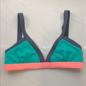 🍋5/$25 Land’s End Triangle Color Block Bikini Top